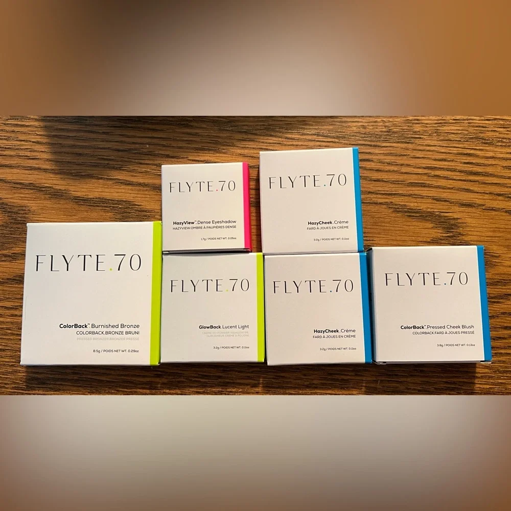 Flyte 70 Makeup Set with ColorBack, HazyView, HazyCheek, & make-up bag